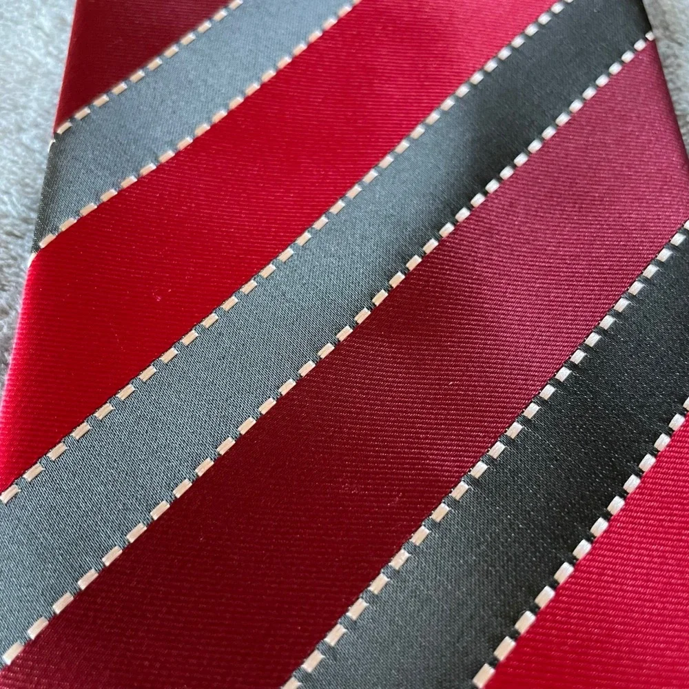Vesuvio Napoli Italian Necktie Red Gray Black Striped Men's vintage‎ Tie